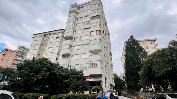 Uğur Apt